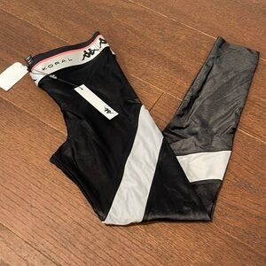 Nwt Girls Koral Black Shiny Leggings Size Medium